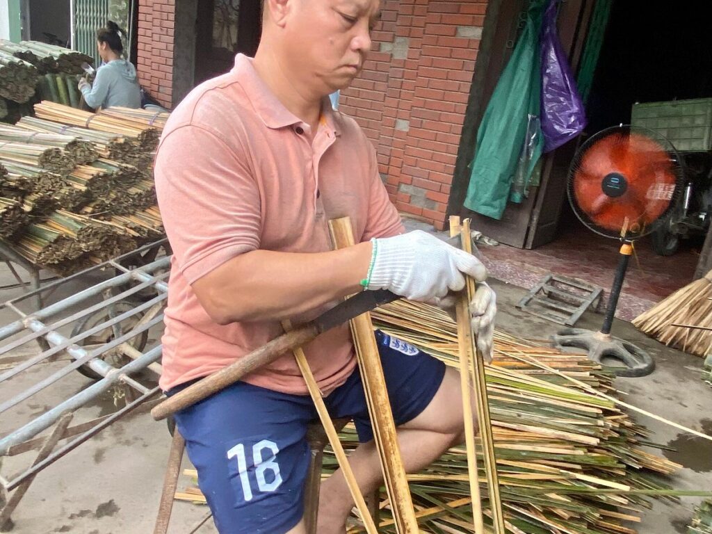 quang phu cau insense stick making