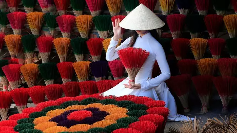 quang phu cau insense stick making